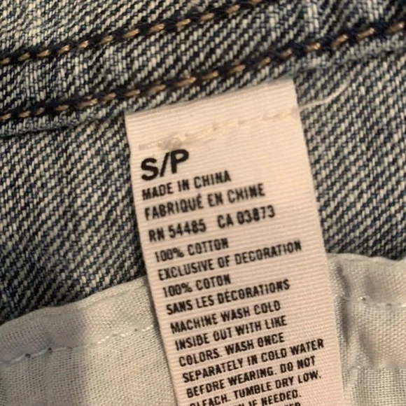 American Eagle Distressed Denim Trucker Jacket (Trucker Jacket) - Picture 7 of 8